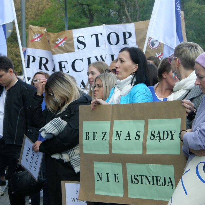 Manifestacja pracowników sądów w Poznaniu