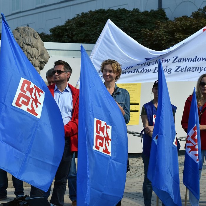 OPZZ: walczymy o emerytury stażowe! Publiczne czytanie „Folwarku Zwierzęcego” Prezydentowi RP