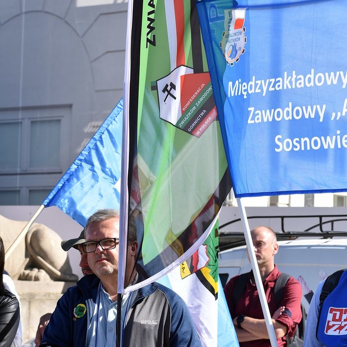 OPZZ: walczymy o emerytury stażowe! Publiczne czytanie „Folwarku Zwierzęcego” Prezydentowi RP