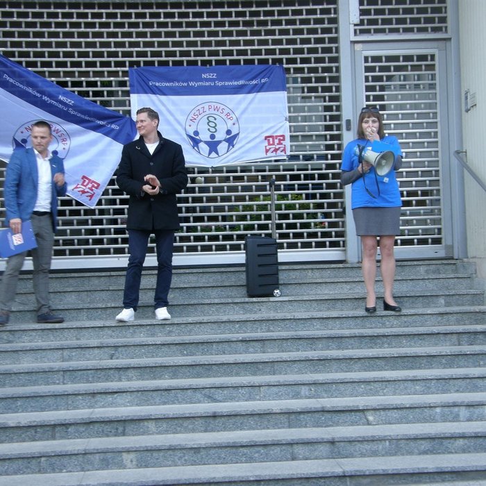 Manifestacja pracowników sądów w Poznaniu