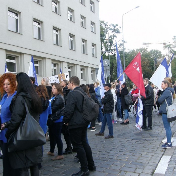 Manifestacja pracowników sądów w Poznaniu