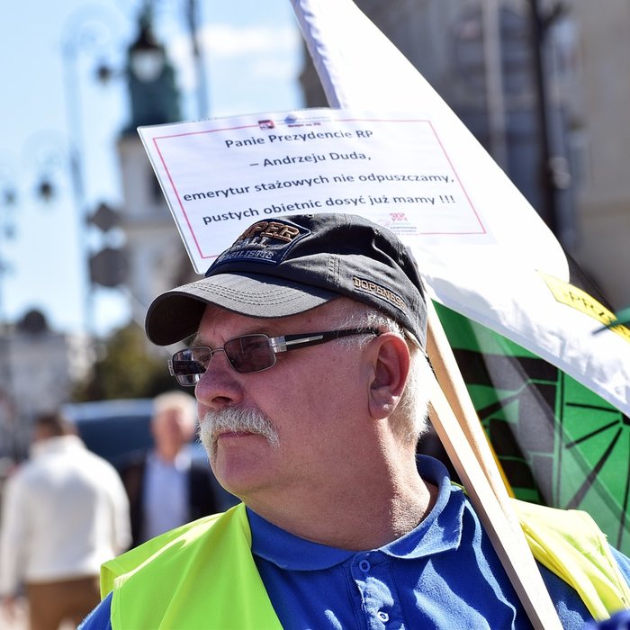 OPZZ: walczymy o emerytury stażowe! Publiczne czytanie „Folwarku Zwierzęcego” Prezydentowi RP