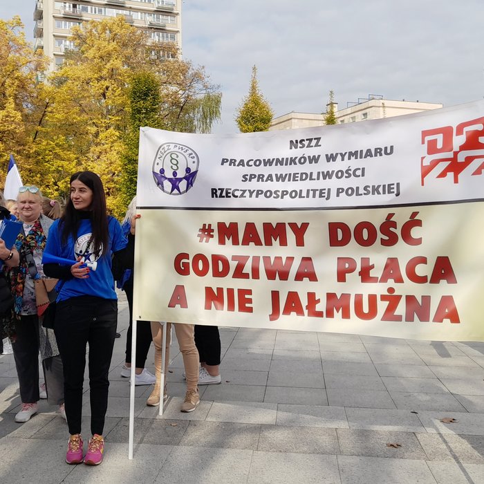 Manifestacja pracowników sądów i prokuratury pod Sejmem RP
