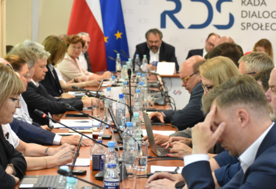 Spór o podwyżki podzielił Radę Dialogu Społecznego