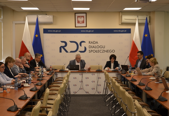 RDS dyskutuje o założeniach makroekonomicznymi i wynagrodzeniach w 2027 r.