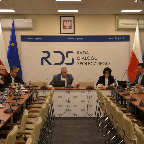 Obraz Aktualności o tytule RDS dyskutuje o założeniach makroekonomicznymi i wynagrodzeniach w 2027 r.
