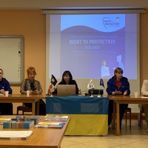 Obraz Aktualności o tytule Panel dyskusyjny "Zatrudnienie: droga do kariery w nowym kraju"