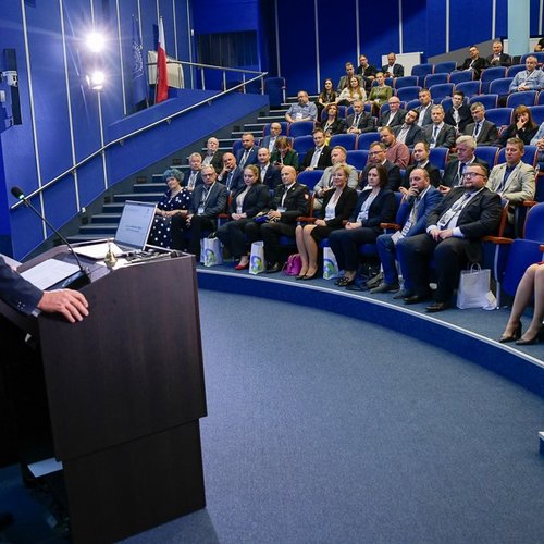 Obraz główny aktualności o tytule Opolskie: konferencja „Grawitacji nie oszukasz” 