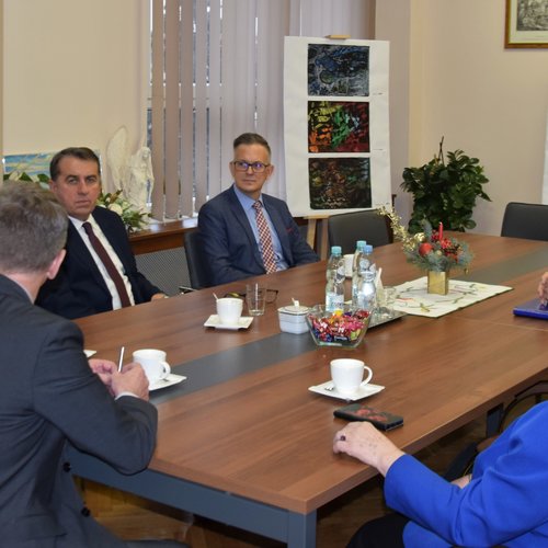 Obraz główny aktualności o tytule Dolnośląskie: spotkanie z zarządem powiatu legnickiego 