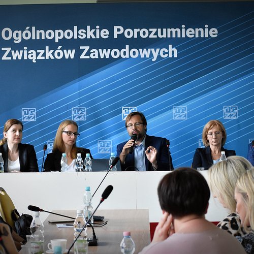 Obraz główny aktualności o tytule Dialog ws. maksymalnych temperatur w pracy – rozpoczęty! 