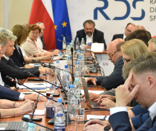 Obraz główny aktualności o tytule Spór o podwyżki podzielił Radę Dialogu Społecznego 