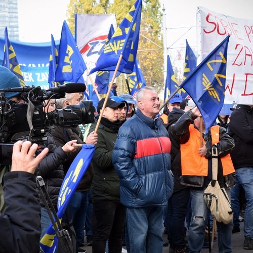 Obraz główny aktualności o tytule Pracownicy PKP CARGO S.A protestują - nie dogadali się w sprawie podwyżek 