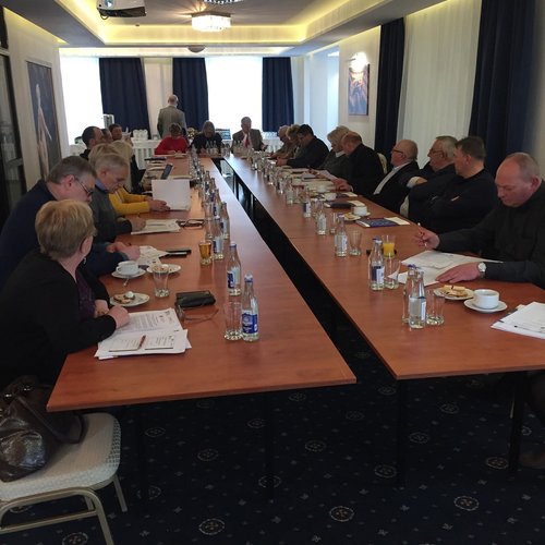 Obraz główny aktualności o tytule Partycypacja przedstawicieli związków zawodowych i organizacji pozarządowych w procesie stanowienia prawa 