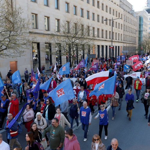 Obraz główny aktualności o tytule Godna Praca = Godne Życie! Niech się święci 1 maja! 