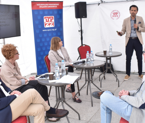 Obraz główny aktualności o tytule Macierzyński, rodzicielski, wychowawczy czy ojcowski? Dyskusja w Święto Pracy 
