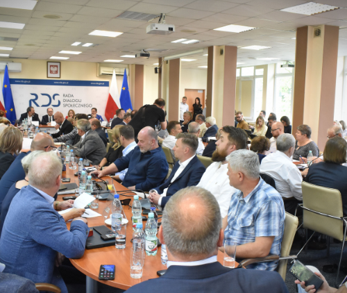 Obraz główny aktualności o tytule OPZZ protestuje: Nowa Rada Fiskalna kosztem kompetencji Rady Dialogu Społecznego? 
