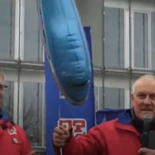 Obraz główny aktualności o tytule OPZZ - Pikieta solidarnościowa pod siedzibą PLL LOT 