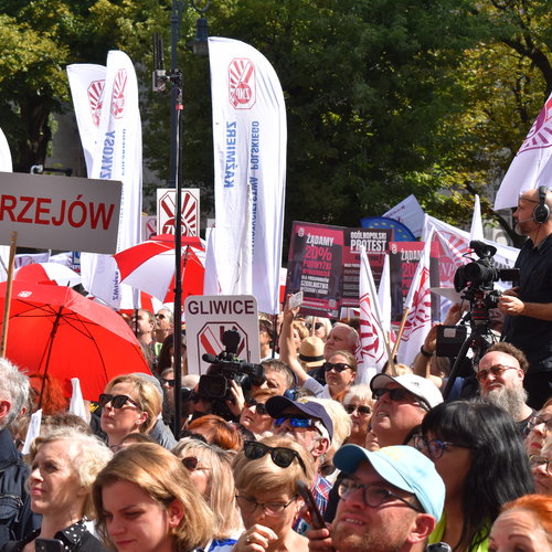 Obraz główny aktualności o tytule Dość niszczenia polskiej szkoły! 