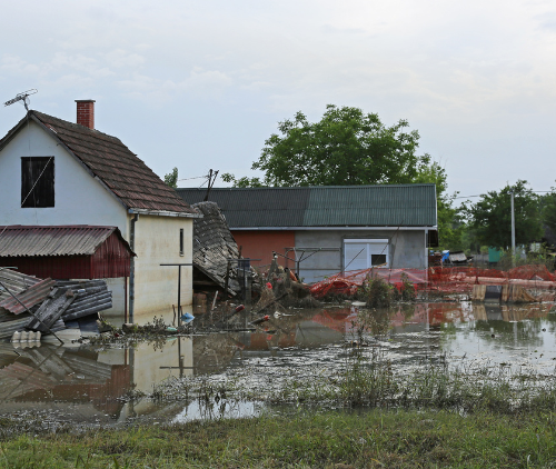 Obraz główny aktualności o tytule OPZZ apeluje o wyższe limity zwolnień podatkowych dla ofiar powodzi 