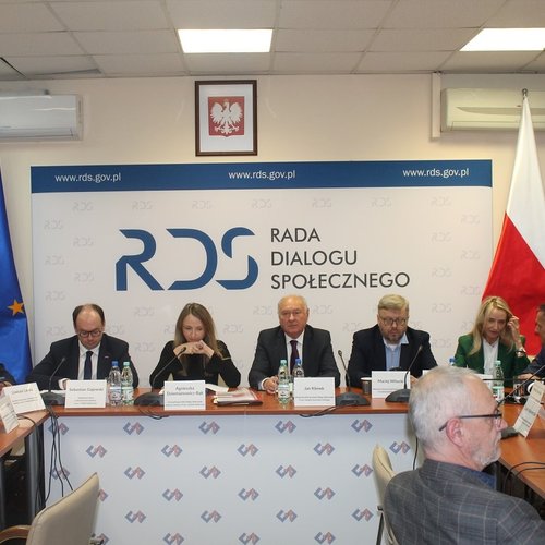 Obraz główny aktualności o tytule Apel OPZZ na posiedzeniu RDS w sprawie przyszłości Poczty Polskiej i miejsc pracy! 