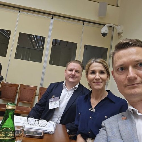 Obraz główny aktualności o tytule Zielone światło dla emerytur stażowych ! 