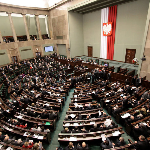 Obraz główny aktualności o tytule Dzięki posłom Konfederacji obniżono składkę zdrowotną 