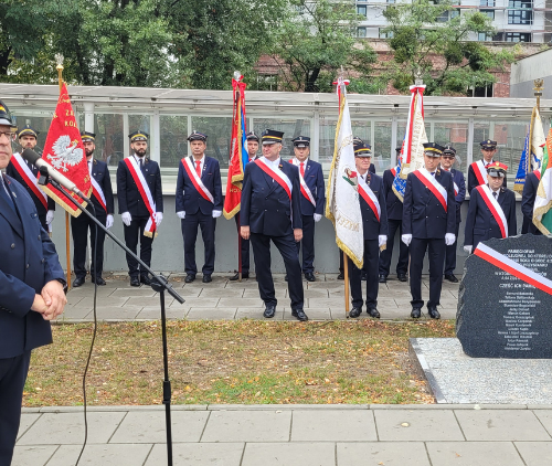 Obraz główny aktualności o tytule Upamiętnienie ofiar katastrofy kolejowej w Ursusie 