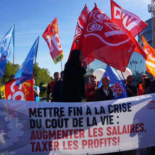 Obraz główny aktualności o tytule Strasburg: protest przeciwko inflacji napędzanej chęcią nadmiernych zysków 