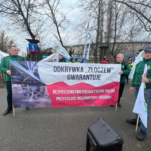 Obraz główny aktualności o tytule Tracimy suwerenność energetyczną: protest pod MKiŚ 